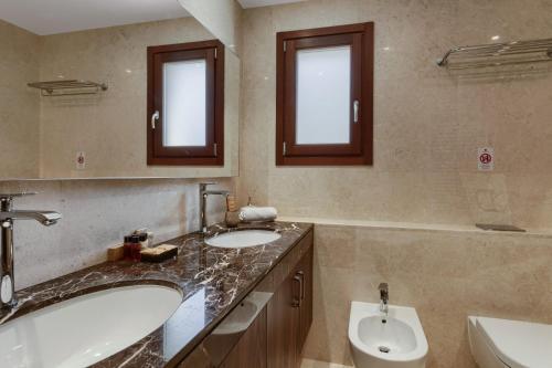 Villa In Kouklia Sleeps 10 Includes Swimming Pool Air Con And Wifi 1