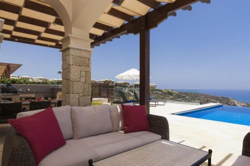 Villa In Kouklia Sleeps 10 Includes Swimming Pool Air Con And Wifi 1
