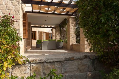 Villa In Kouklia Sleeps 10 Includes Swimming Pool Air Con And Wifi 1 2