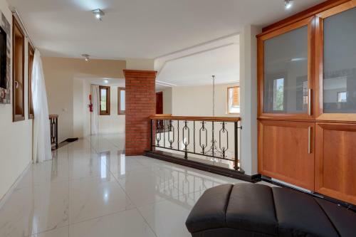Villa In Kouklia Sleeps 10 Includes Swimming Pool Air Con And Wifi 1 2