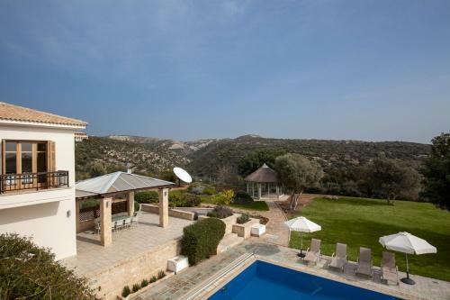 Villa In Kouklia Sleeps 10 Includes Swimming Pool Air Con And Wifi 1 2