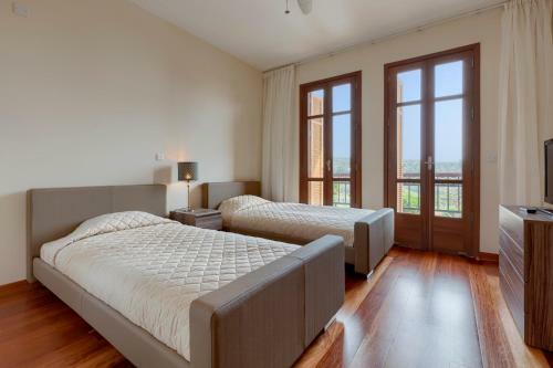 Villa In Kouklia Sleeps 10 Includes Swimming Pool Air Con And Wifi 1 2