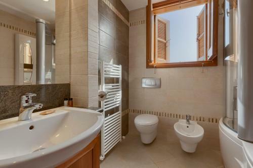 Villa In Kouklia Sleeps 10 Includes Swimming Pool Air Con And Wifi 1 2