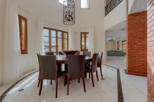 Villa In Kouklia Sleeps 10 Includes Swimming Pool Air Con And Wifi 1 2