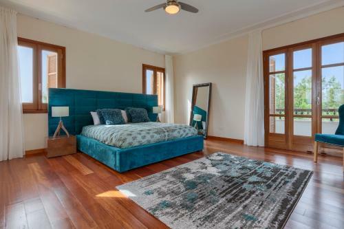 Villa In Kouklia Sleeps 10 Includes Swimming Pool Air Con And Wifi 1 2
