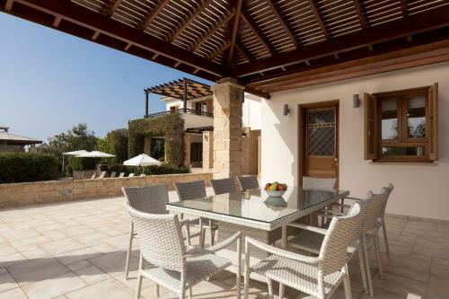 Villa In Kouklia Sleeps 10 Includes Swimming Pool Air Con And Wifi 1 2
