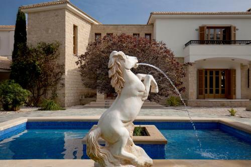 Villa In Kouklia Sleeps 10 Includes Swimming Pool Air Con And Wifi 1 2