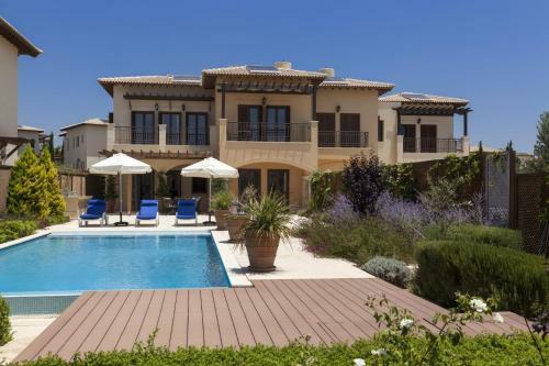 Villa In Kouklia Sleeps 4 Includes Swimming Pool Air Con And Wifi 5