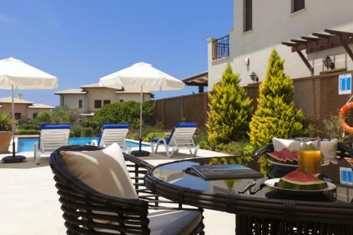 Villa In Kouklia Sleeps 4 Includes Swimming Pool Air Con And Wifi 5