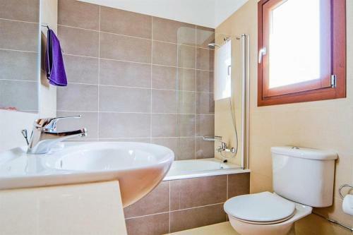 Villa In Kouklia Sleeps 6 Includes Swimming Pool Air Con And Wifi 1