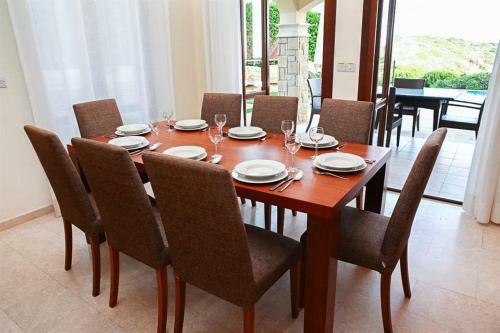 Villa In Kouklia Sleeps 6 Includes Swimming Pool Air Con And Wifi 1 9