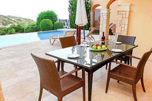 Villa In Kouklia Sleeps 6 Includes Swimming Pool Air Con And Wifi 1 9