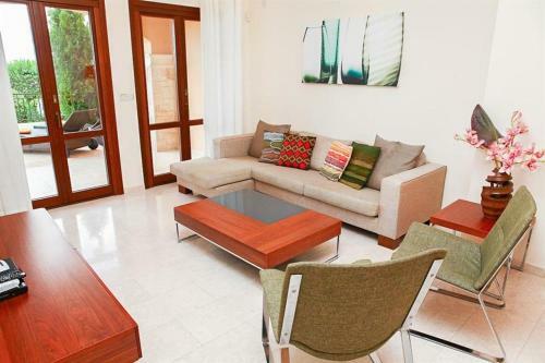 Villa In Kouklia Sleeps 6 Includes Swimming Pool Air Con And Wifi 1 9
