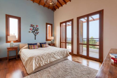 Villa In Kouklia Sleeps 6 With Pool And Air Con