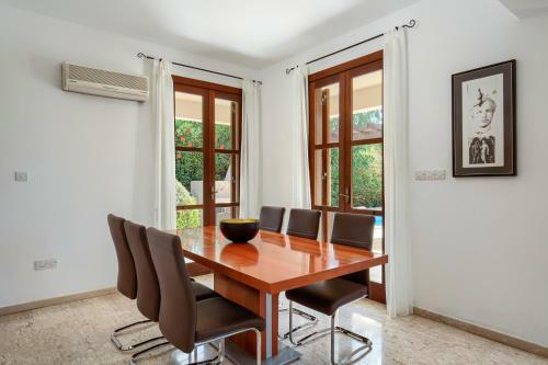Villa In Kouklia Sleeps 4 With Pool And Air Con