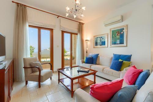 Kouklia Villa Sleeps 10 With Pool And Air Con