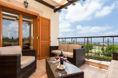 Kouklia Villa Sleeps 10 With Pool And Air Con