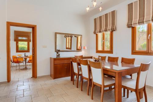 Kouklia Villa Sleeps 10 With Pool And Air Con