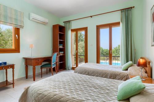 Kouklia Villa Sleeps 10 With Pool And Air Con