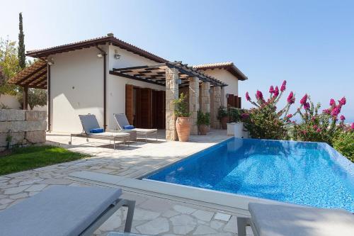 Villa In Kouklia Sleeps 4 Includes Swimming Pool And Air Con