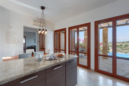 Villa In Kouklia Sleeps 4 Includes Swimming Pool And Air Con