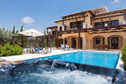 Villa In Kouklia Sleeps 4 Includes Swimming Pool And Air Con 2