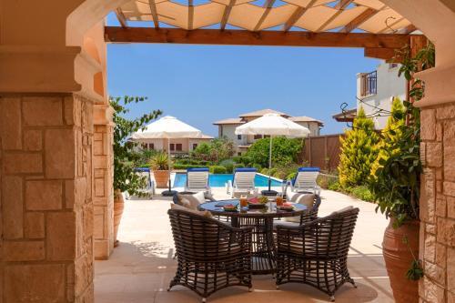 Villa In Kouklia Sleeps 4 Includes Swimming Pool And Air Con 7
