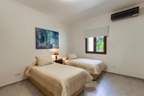 Villa In Kouklia Sleeps 10 Includes Swimming Pool And Air Con 3