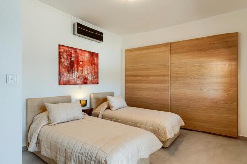 Villa In Kouklia Sleeps 10 Includes Swimming Pool And Air Con 3