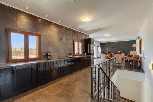 Villa In Kouklia Sleeps 10 Includes Swimming Pool And Air Con 3
