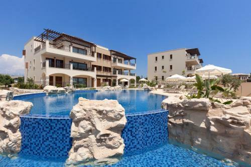Kouklia Town House Sleeps 6 With Pool And Air Con