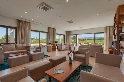 Kouklia Town House Sleeps 6 With Pool And Air Con