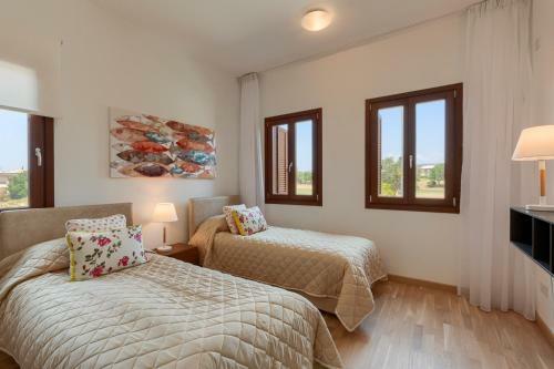 Kouklia Town House Sleeps 6 With Pool And Air Con