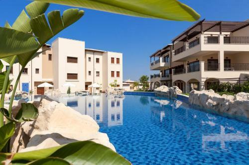 Kouklia Town House Sleeps 6 With Pool And Air Con