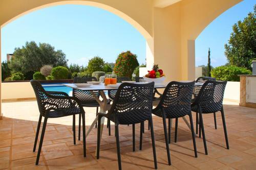 Villa In Kouklia Sleeps 10 Includes Swimming Pool And Air Con 8