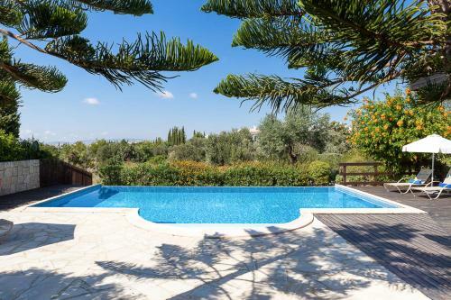 Villa In Kouklia Sleeps 6 Includes Swimming Pool And Air Con 2