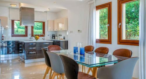 Villa Idalium - Stunning Front Line Villa With Panoramic Sea Views