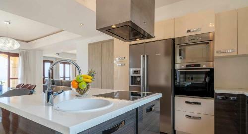 Villa Idalium - Stunning Front Line Villa With Panoramic Sea Views