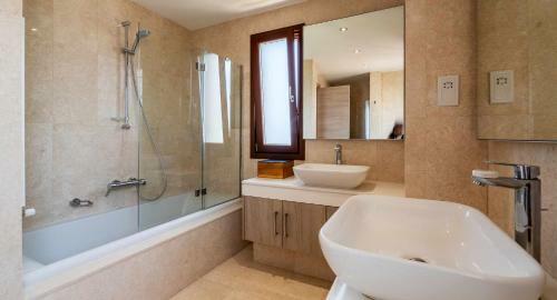 Villa Idalium - Stunning Front Line Villa With Panoramic Sea Views