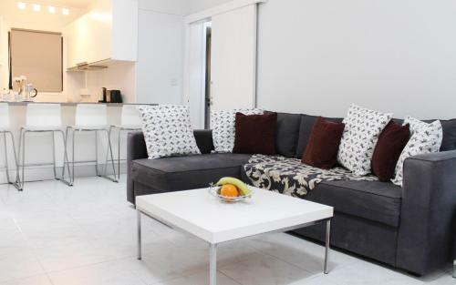Makenzie Sunset Apartment