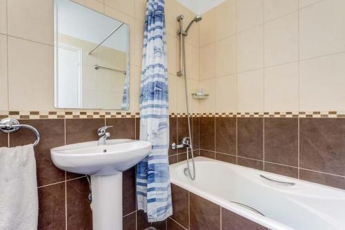 Latchi Villa Sleeps 6 With Pool Air Con And Wifi