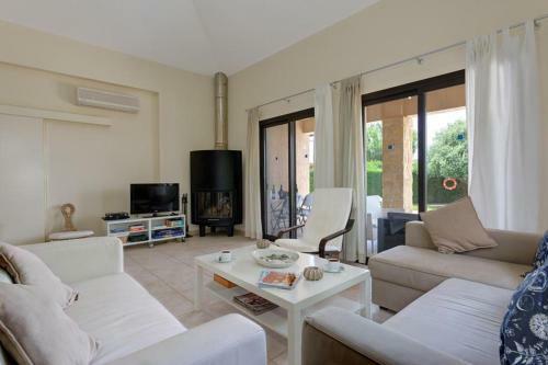 Latchi Villa Sleeps 4 With Pool Air Con And Wifi