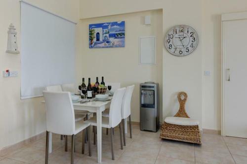 Latchi Villa Sleeps 4 With Pool Air Con And Wifi