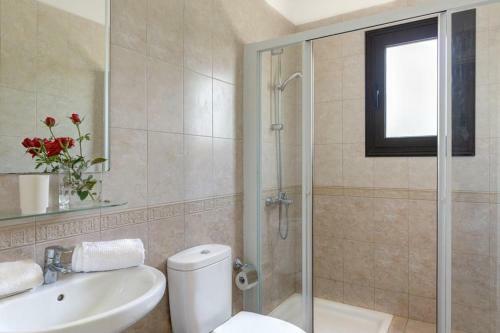 Latchi Villa Sleeps 4 With Pool Air Con And Wifi
