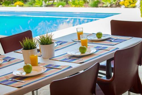 Villa In Latchi Sleeps 7 With Pool Air Con And Wifi