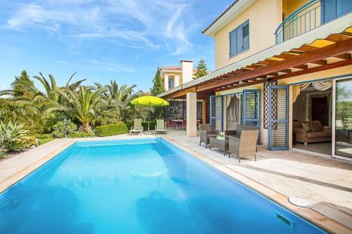 Villa In Latchi Sleeps 7 With Pool Air Con And Wifi