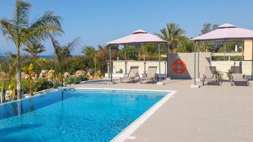 Villa In Mavroli Sleeps 8 With Pool And Air Con