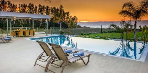 Villa In Mavroli Sleeps 8 With Pool And Air Con