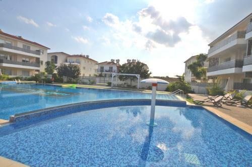 Mythical Apartment - 2 Bed Large Communal Pool, Close To Protaras