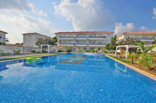 Mythical Apartment - 2 Bed Large Communal Pool, Close To Protaras
